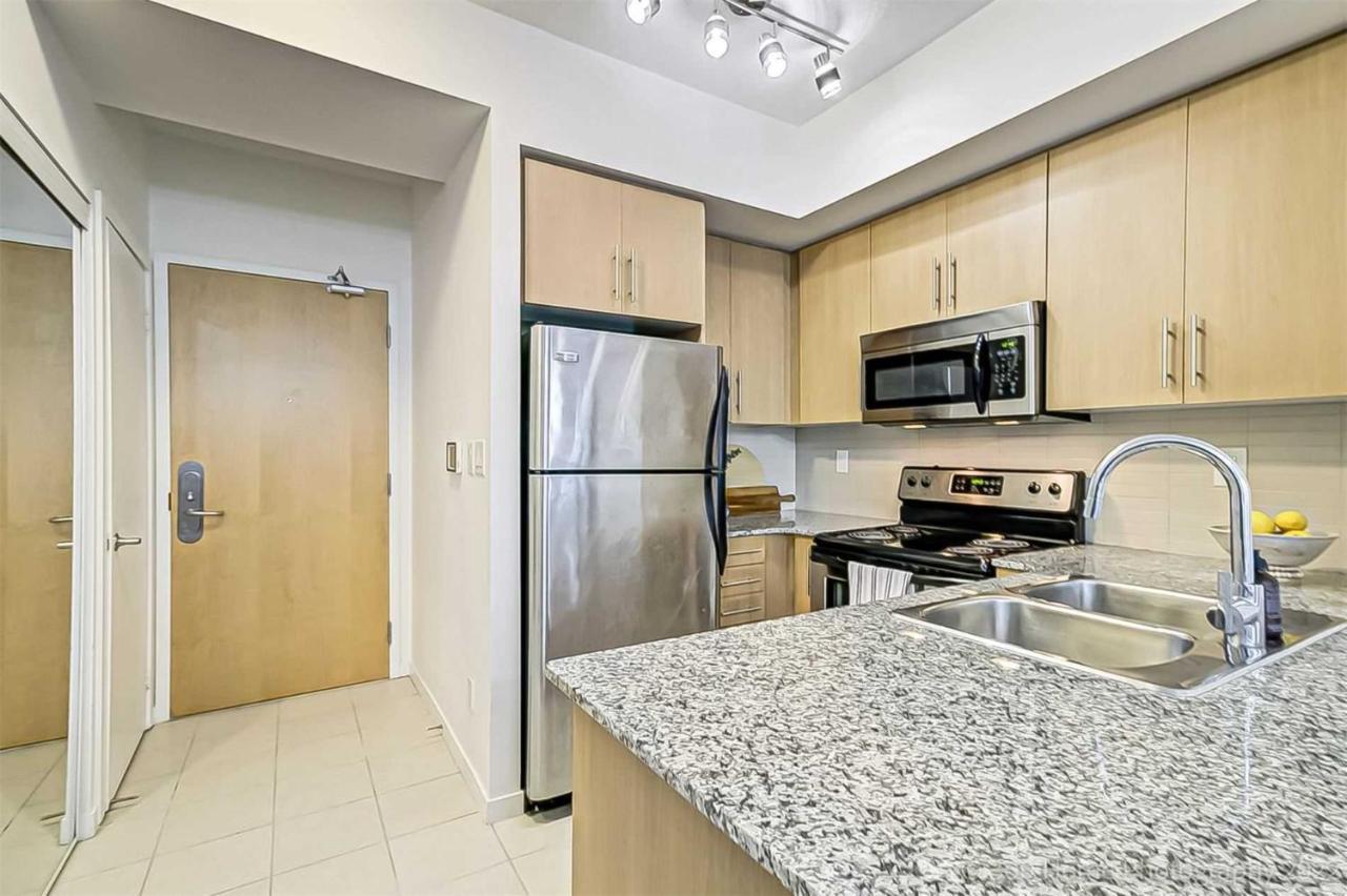 Prime Location - Stunning 2-Bdrm Condo Toronto Exterior photo